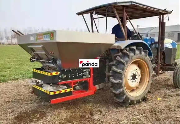 Double disc manure and compost spreader