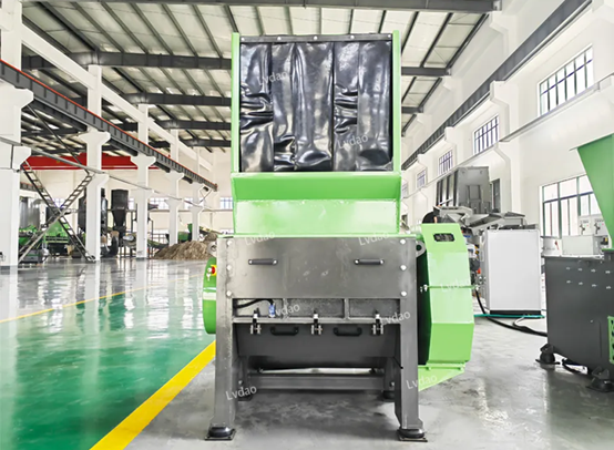 Powerful automatic feeding large plastic crusher